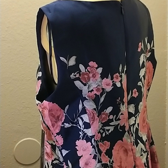 Tahari Plus Size Dress - Picture 5 of 8